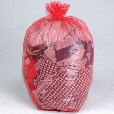 Manipolazione sicura di biancheria sporca e abbigliamento con sacchetti da bucato idrosolubili